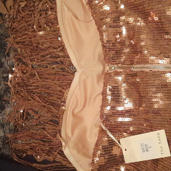 A dress - Picture 7 of 8